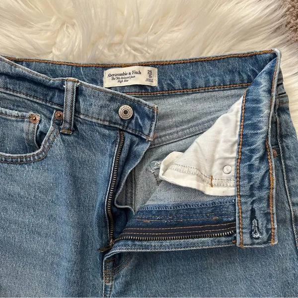 Abercrombie & Fitch 90’s Relaxed Jean - Image 3