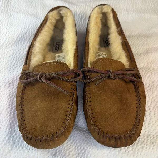 UGG Women's Dakota Moccasin Size 7 Chestnut Style Number 5612 - Image 2