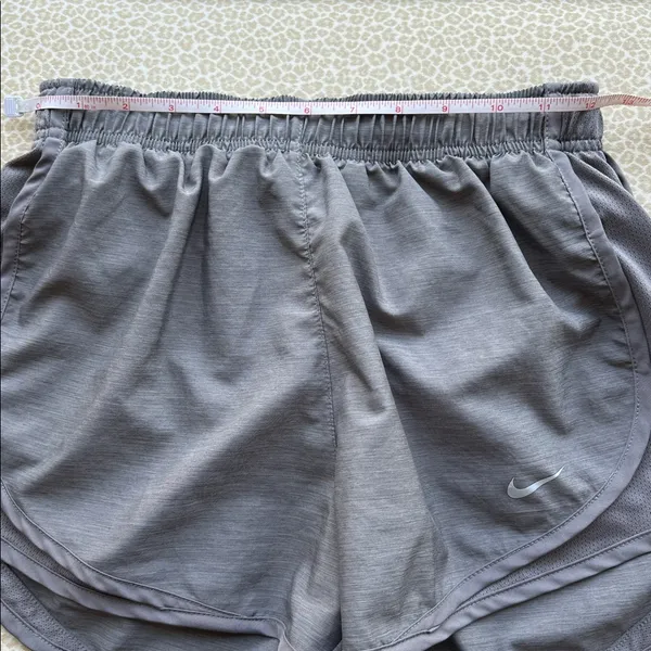 NWOT Nike DRI-FIT Women's Gray Running Gym Athletic Workout Shorts size S - Image 6