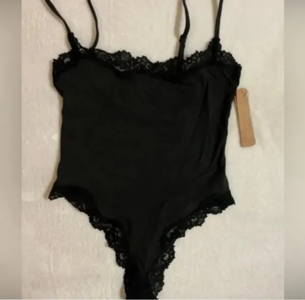 SKIMS Fits Everybody Lace Bodysuit S - Image 4