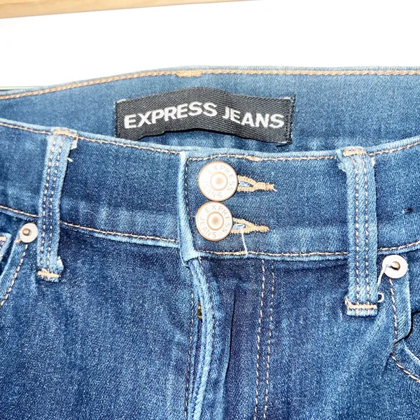 Express MidRise dark wash double button cropped legging jeans - Image 4