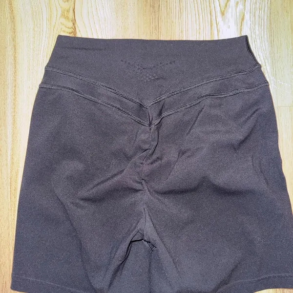 Gymshark shorts - Image 4