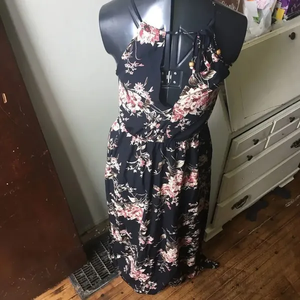 Lulu’s pink and black high neck S maxi with side slits - Image 2
