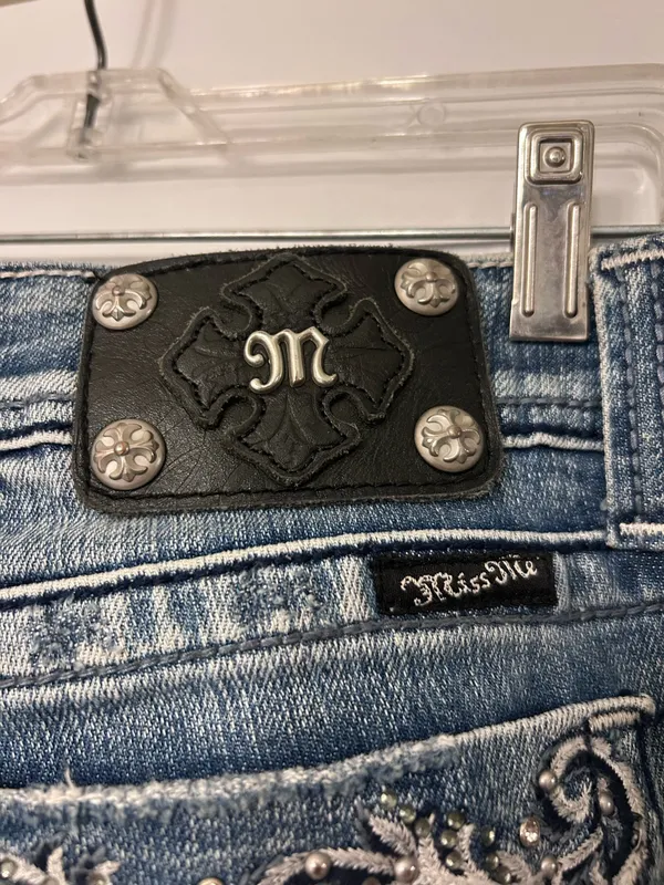 Miss Me Cropped Jeans 29 - Image 4