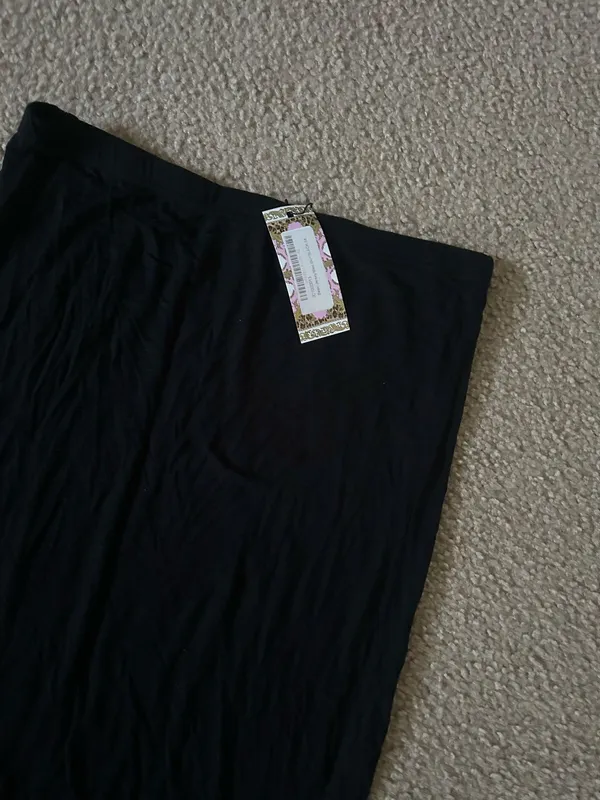 Elegant Black Boohoo Basic Maxi Skirt size 14 - Image 2