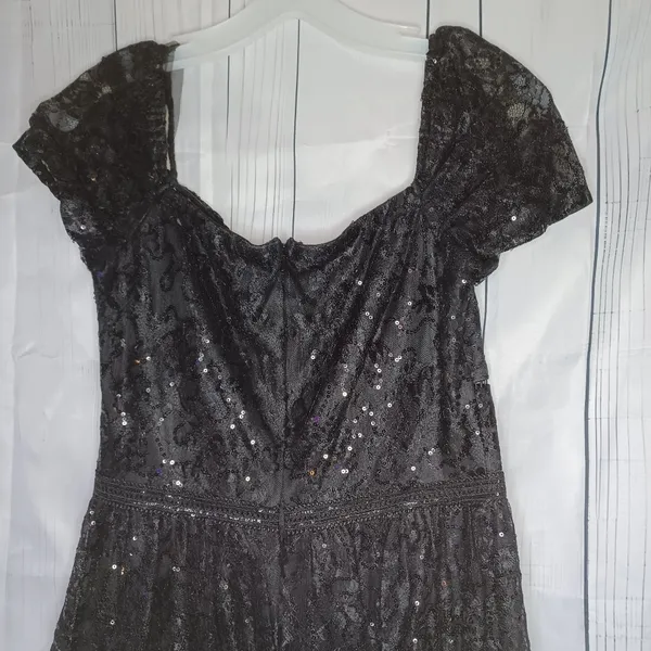 David's Bridal Short Sleeve Illusion Lace Tiered Ruffle Black Homecoming Dress - Image 9