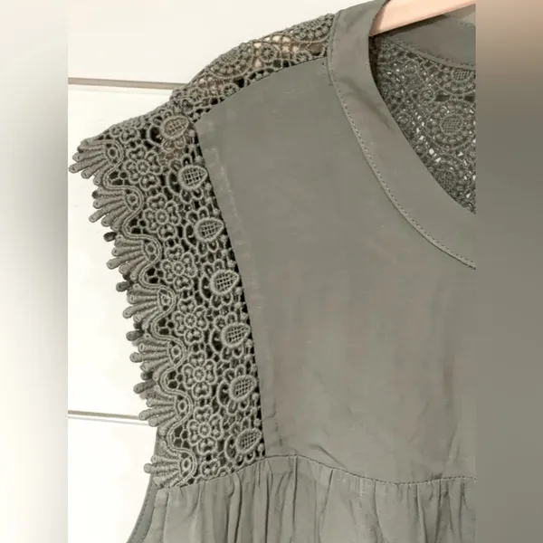 DR2 Olive Green Sleeveless Top with Lace and Ruffle Size 1X - Image 3