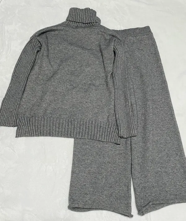 Amazon Gray Knit Turtleneck Sweater & Pants set - Image 3