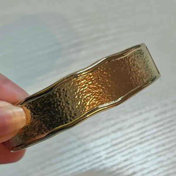 Vintage Gold-tone Wavy Textured Bangle Bracelet - Image 10