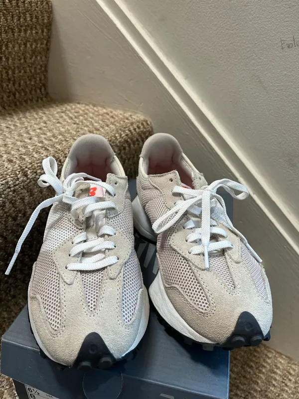 New Balance 327 Women's Shoes Size 6.5 - Image 2