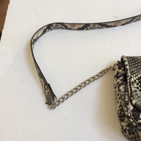 FINAL MARKDOWN Ladies mini cross body bag - Image 3