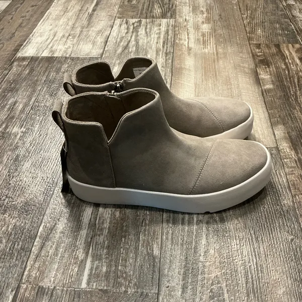 Toms Taupe Suede Slip-On Ankle Boot with White Platform Size 8 - Image 8
