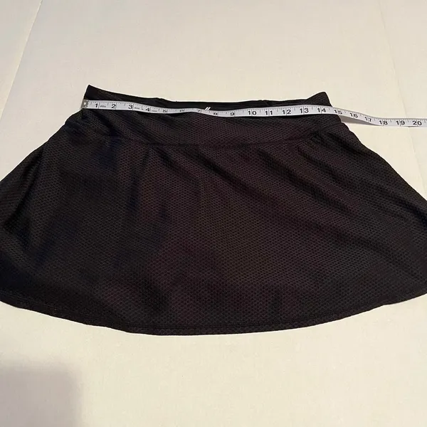 Kyodan‎ black active skorts. Size medium. Preowned in good condition - Image 4