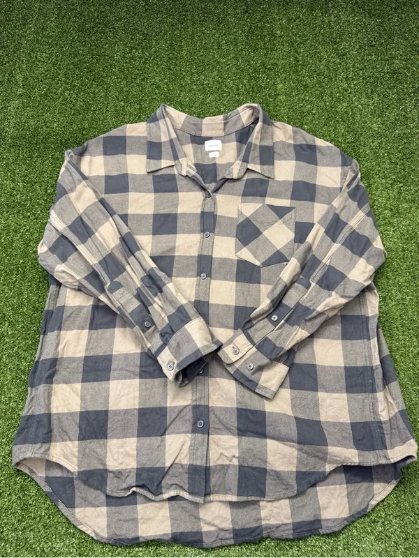 Aritzia Wilfred Free Women’s Flannel Plaid Shirt Oversized Boyfriend Button Down - Image 2