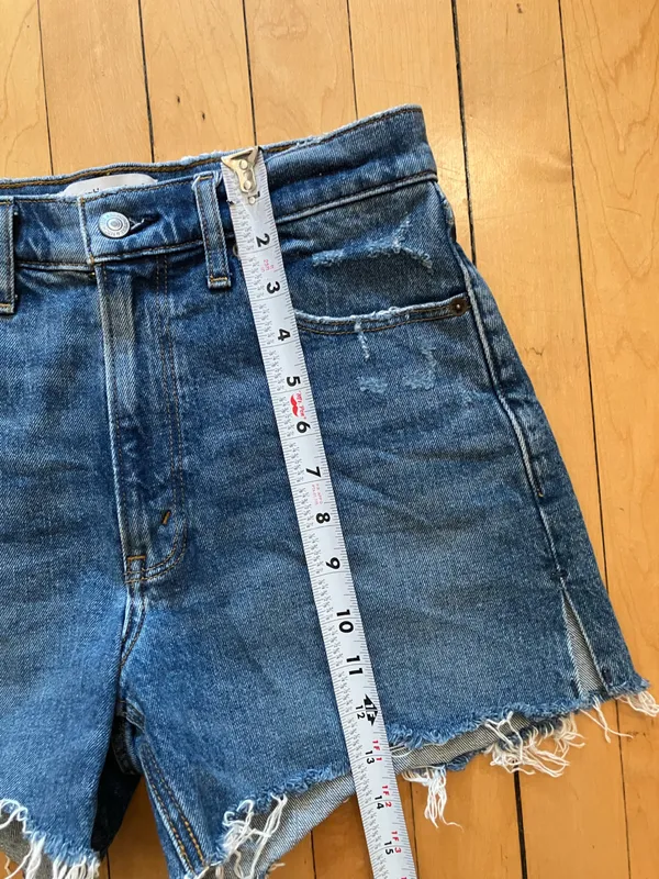 Abercrombie & Fitch 4” Mom Short High Rise Denim - Image 5