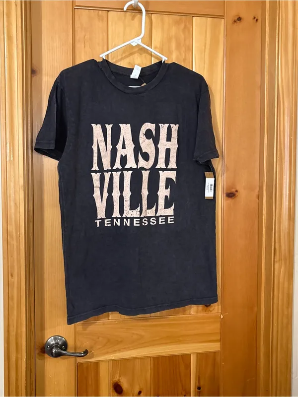 Nashville Tennessee Graphic Tee - Grey Women’s Lane 7 Nashville Tee Shirt Size M - Image 2