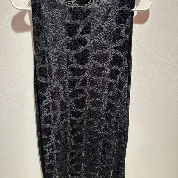 Daytrip black velvet vest size large - Image 3