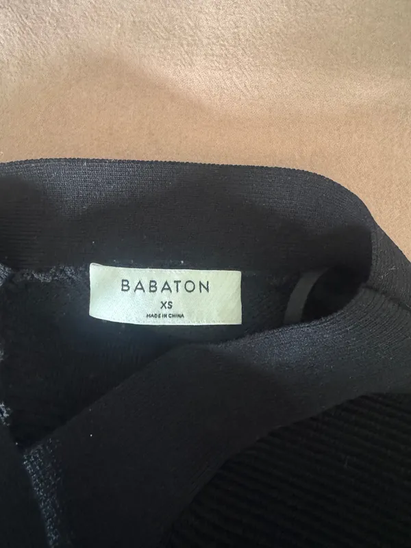 Aritzia Black Babaton Top Crop - Image 3