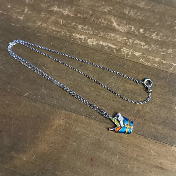 Silver tone champagne bucket pendant necklace - Image 3