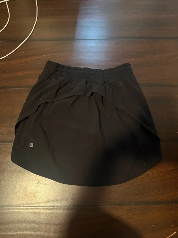 Lululemon hotty hot high rise skirt black size 6 - Image 4