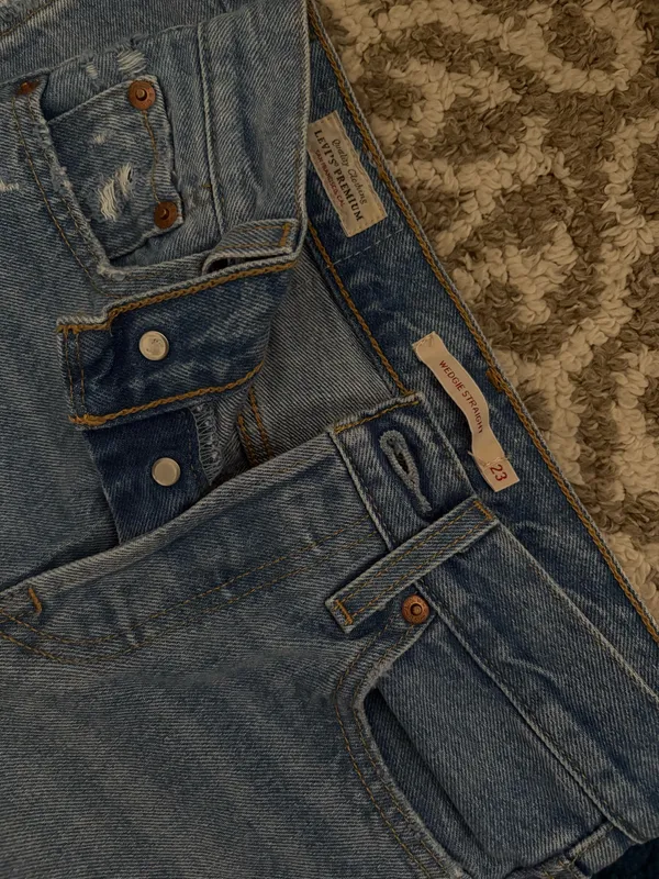 Levi’s Light Blue Wedgie straight High-Rise - Image 6