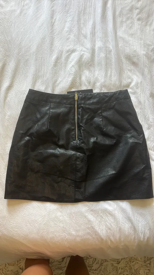 Lulus black leather skirt - Image 3