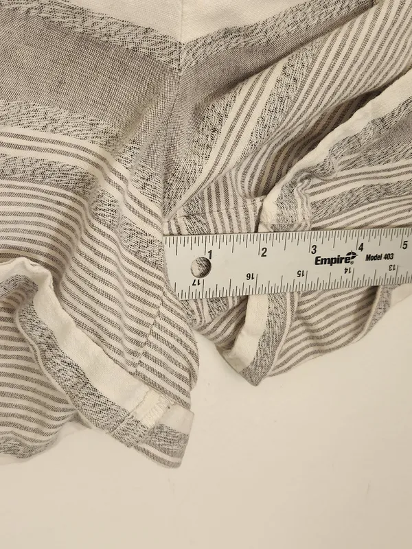 Lou and Grey Linen Blend Off-White and Light Blue Striped Shorts Size Medium - Image 7