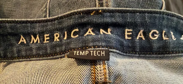 American Eagle Outfitters blue jeans with ripped details #distressed #denim - Image 3