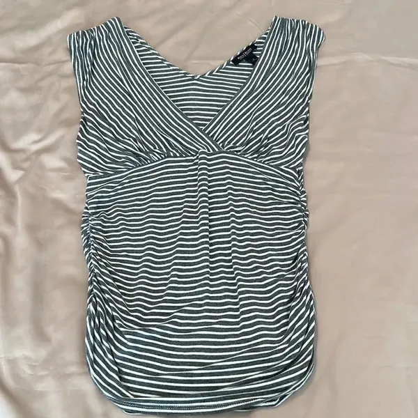 WHBM sz M grey&white stripped sleeveless rouched sides knit top EUC - Image 2