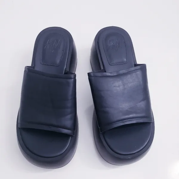 H&M Y2K Chunky Slide On Flat Sandals - Image 2