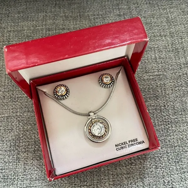 New NIB Nickel Free Cubic Zirconia Necklace Earrings Set Gift - Image 2