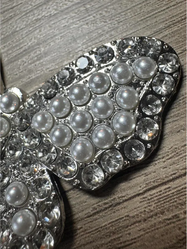Elegant Butterfly Keychain with Pearl and Rhinestone Accents - Image 2