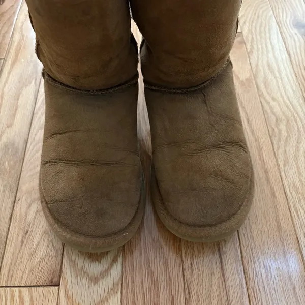 UGG boots, lightly worn Size 6W - Image 3