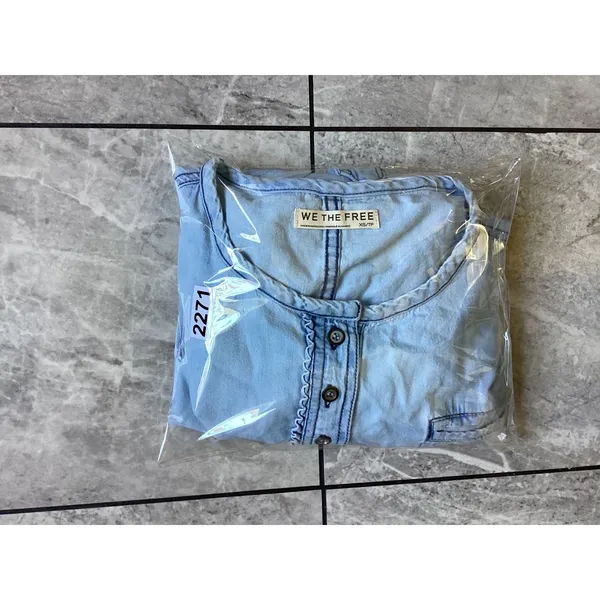 We The Free Free People Womens XS Blue Chambray Ruffle Henley Denim Shirt Top - Image 8