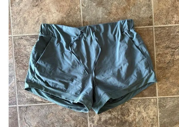 Lululemon Sunsetting Shorts 3" Juniper Size 10 - Image 2
