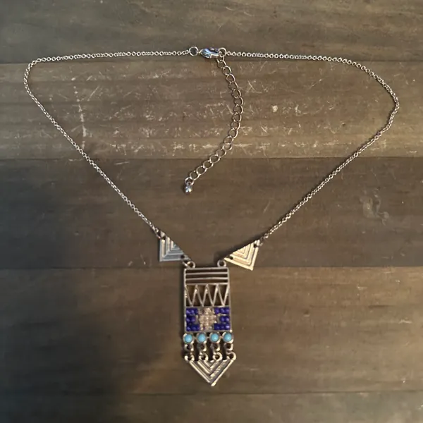 Gold tone abstract pendant necklace - Image 3