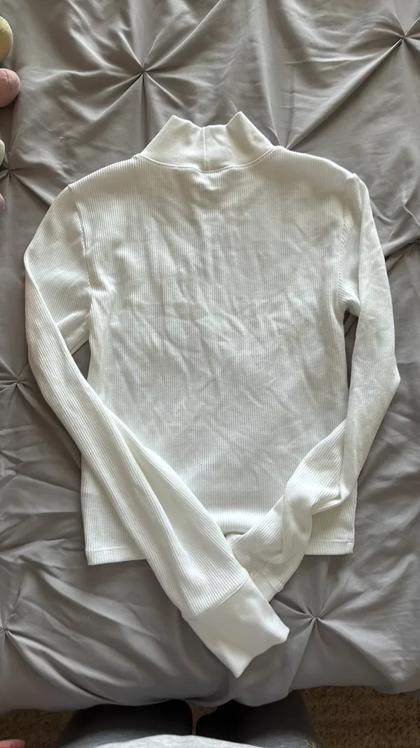 American Eagle Turtleneck - Image 3