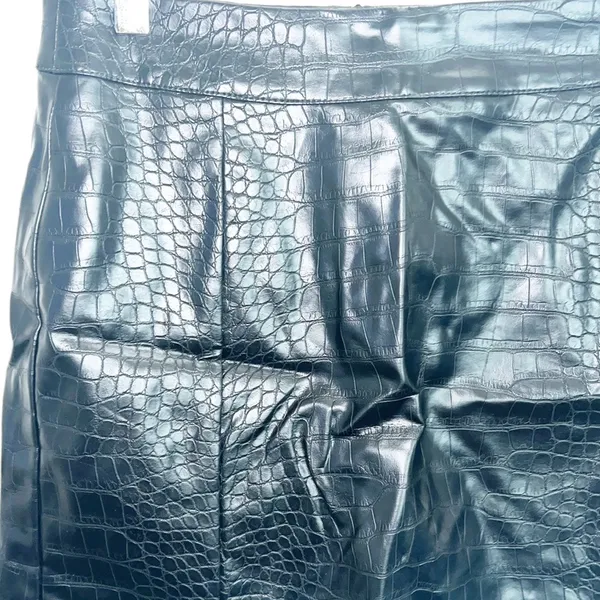 Forever 21 Black Snake Skin Faux Leather NEW Mini Skirt - Image 3