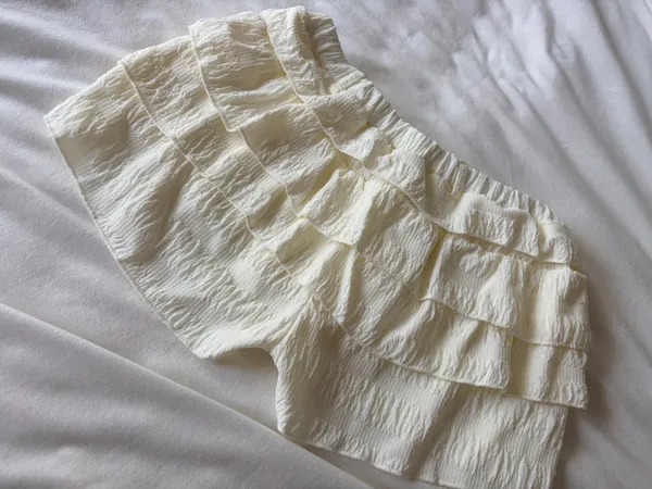 SHEIN cream ruffle shorts - Image 4