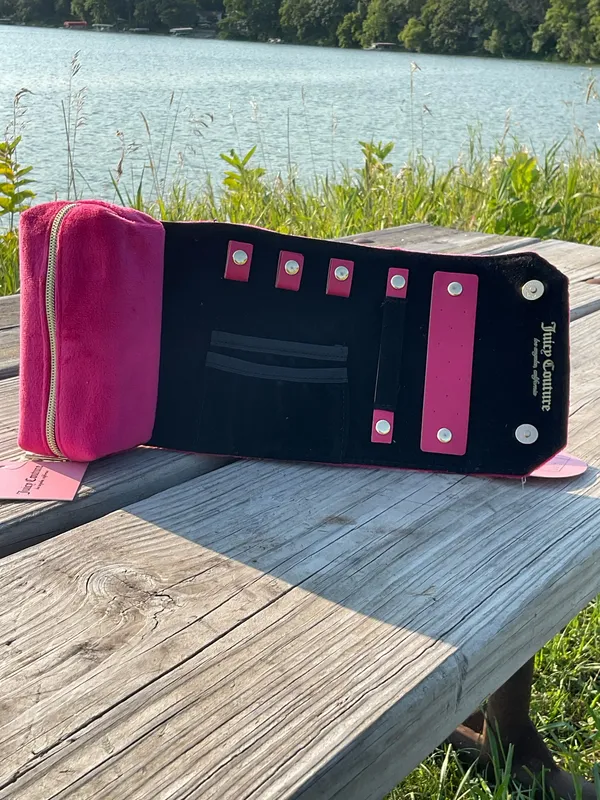 NWT Juicy Couture Hot Pink Travel Jewelry Organizer Roll Case Velvet Embossed Zip Pouch - Image 10