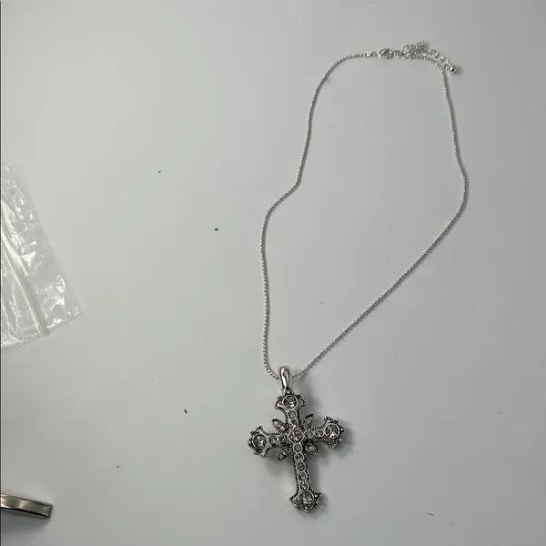 Elegant Silver Cross Pendant Necklace - Image 15