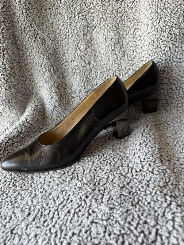 Salvatore Ferragamo Black Pointed Leather Pumps - Image 3