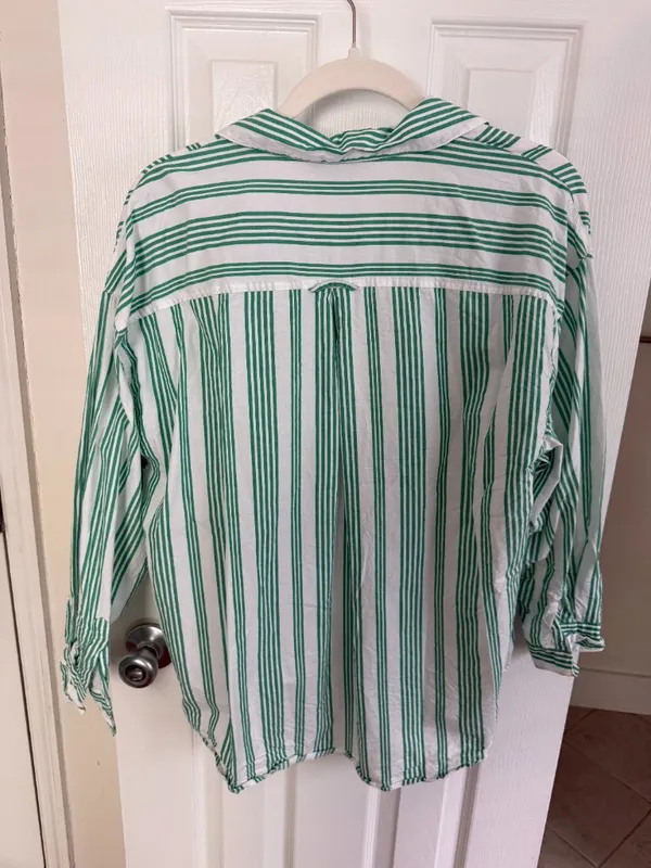 Old Navy Green Striped Boyfriend Shirt - Image 2