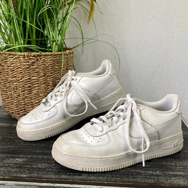 Nike White Air Force 1 LE Athletic Sporty Sneaker Shoes 6.5 - Image 2