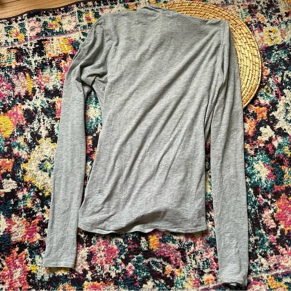 Lululemon Women’s Radiant Long Sleeve Top Size 2 Gray Surplice V Neck Athletic - Image 5