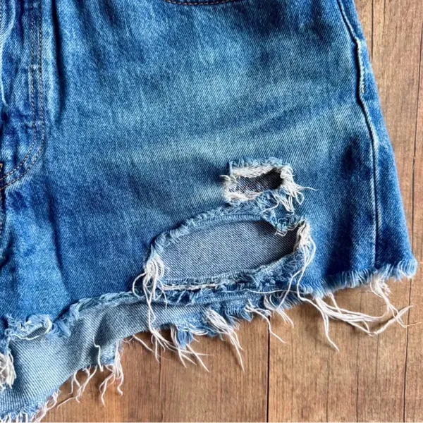 Levi’s Distressed Raw Hem Button Fly Denim Shorts Size 33 - Image 3