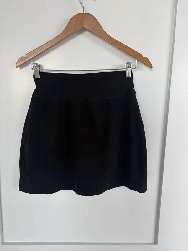 Beyond Yoga Black Skort High Rise Built In Shorts size small - Image 2