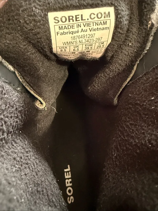 Sorel women’s Tan and Grey Lace-Up Winter Boot - Image 5