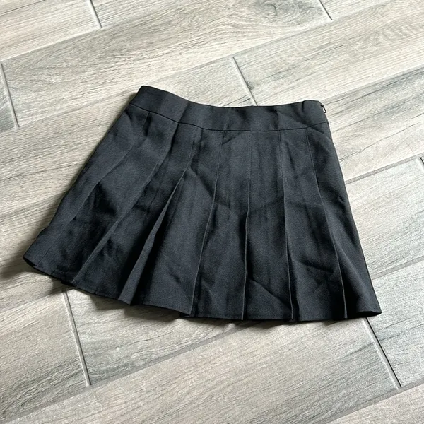 Black pleated skirt - Image 4
