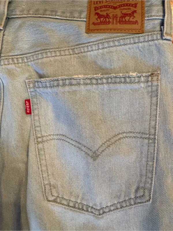 Levi’s Low Pro Straight Distressed Light Wash Jeans – Size 29 - Image 5
